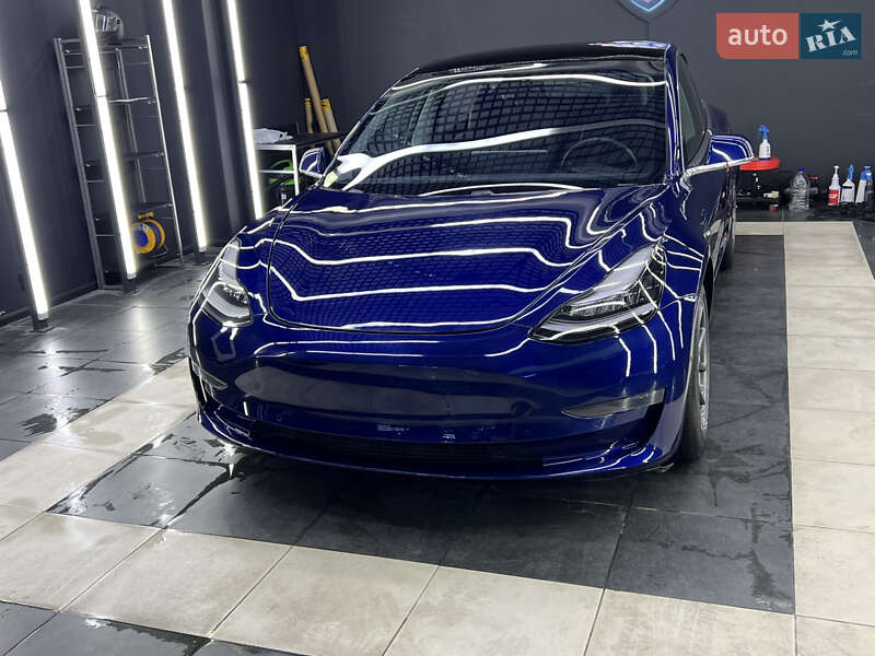 Tesla Model 3 (2018)