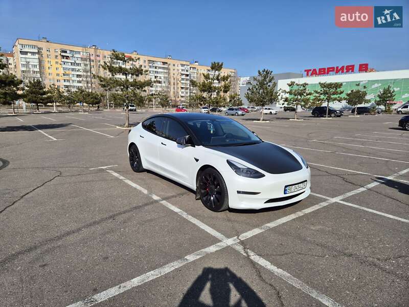 Tesla Model 3 (2022)