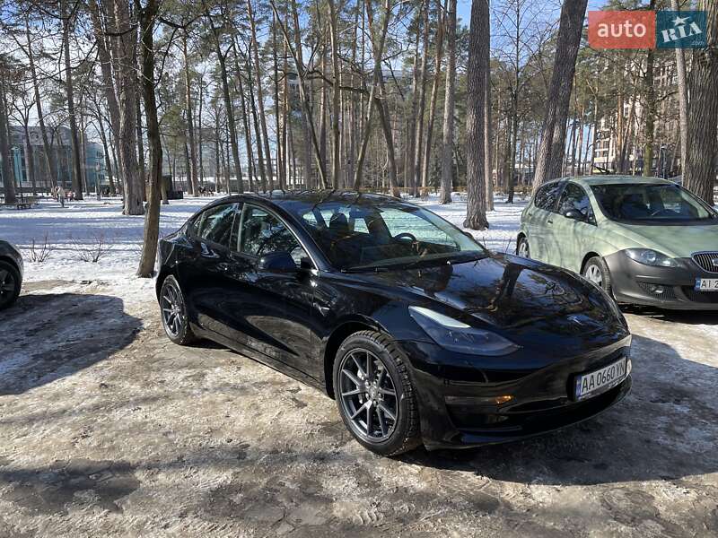 Tesla Model 3 (2021)