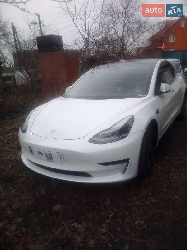 Tesla Model 3 (2023)