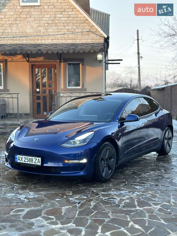 Tesla Model 3 (2022)
