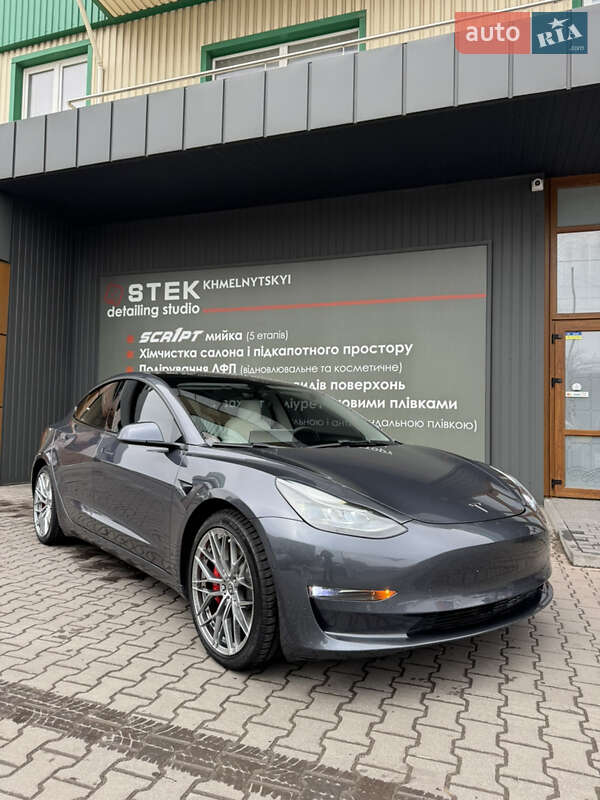 Tesla Model 3 (2022)