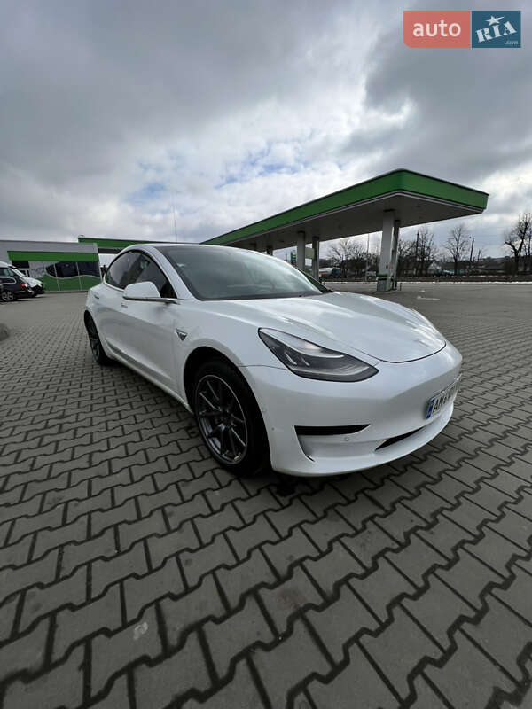 Tesla Model 3 (2020)