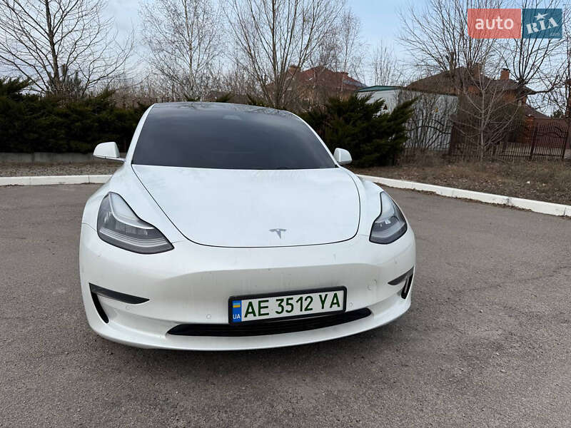 Tesla Model 3 (2019)