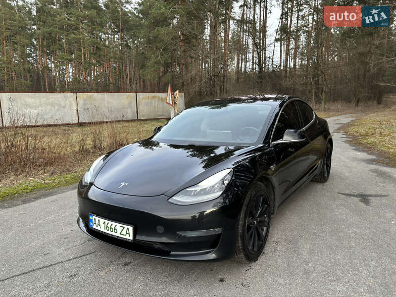 Tesla Model 3 (2018)