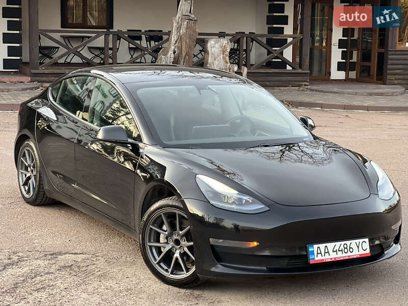 Tesla Model 3 (2021)