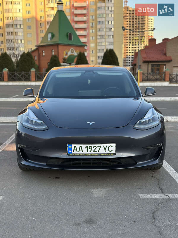Tesla Model 3 (2019)
