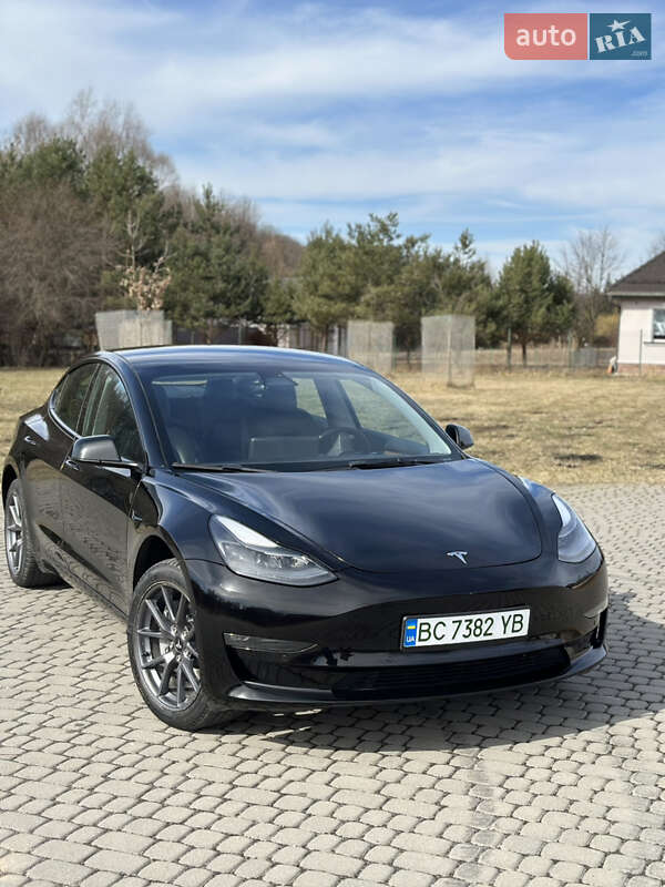 Tesla Model 3 (2021)