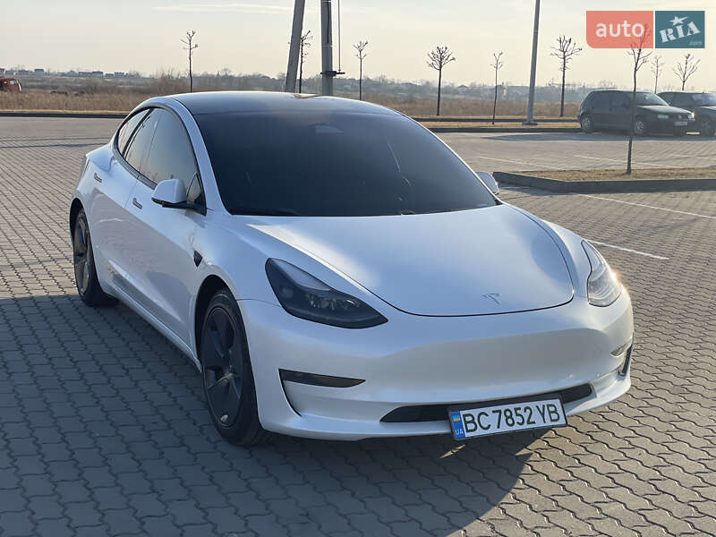 Tesla Model 3 (2021)