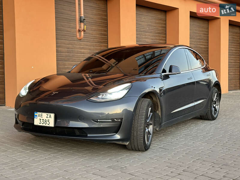 Tesla Model 3 (2019)