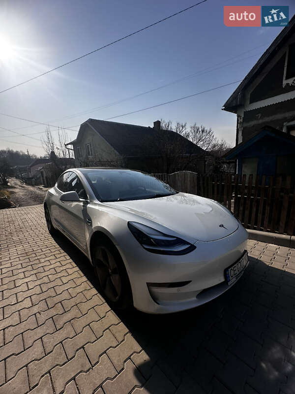 Tesla Model 3 (2019)