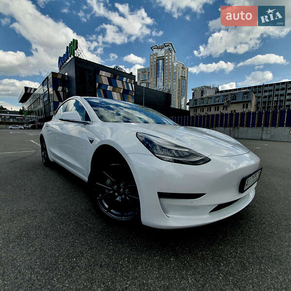 Tesla Model 3 (2018)