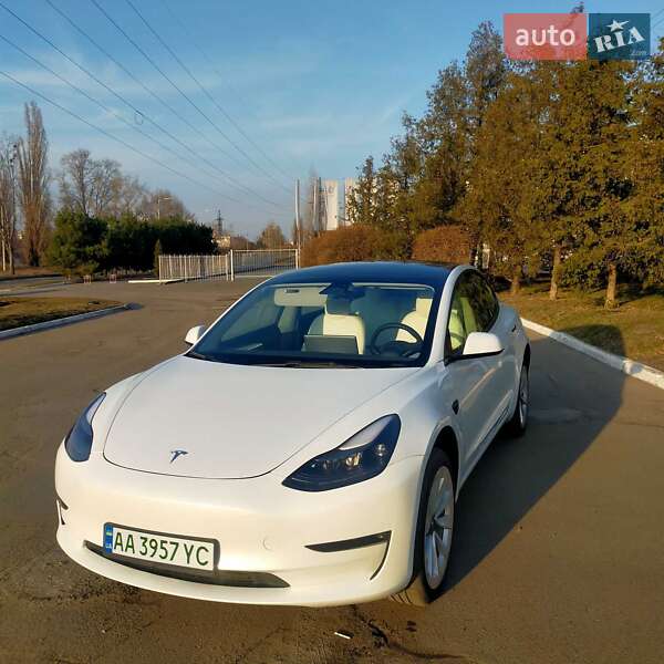 Tesla Model 3 (2022)