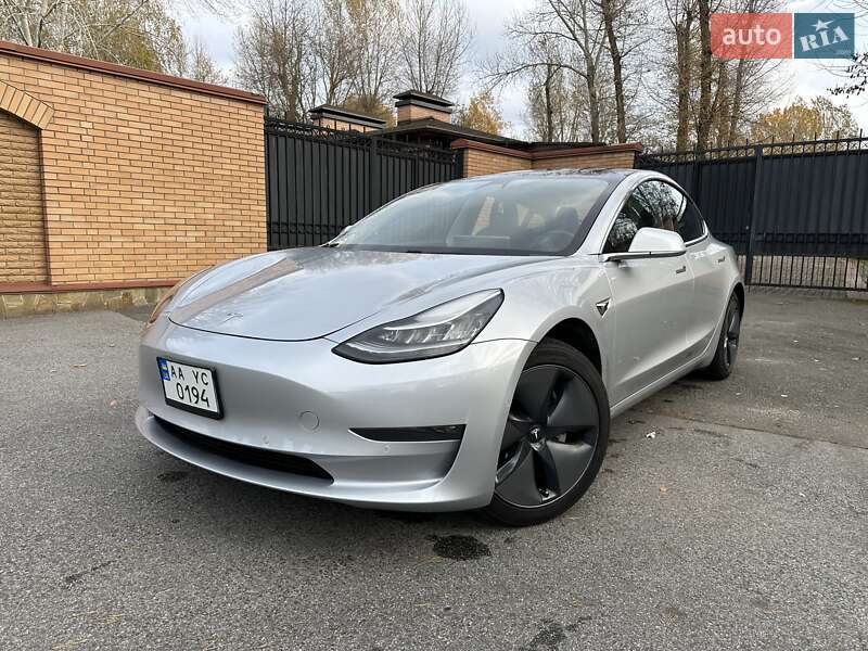 Tesla Model 3 (2018)
