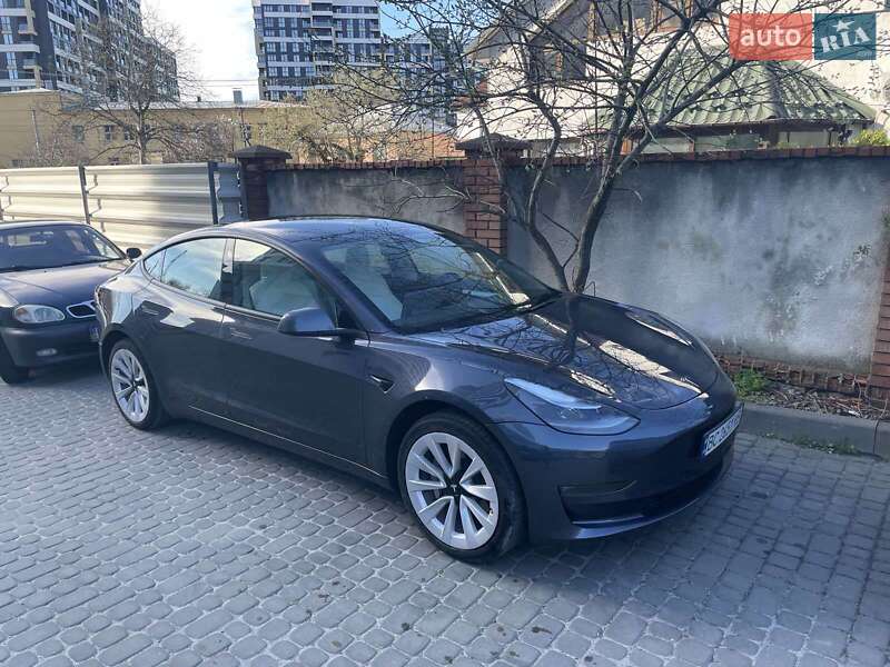 Tesla Model 3 (2021)