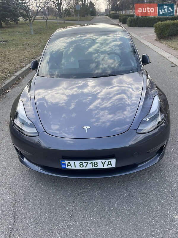 Tesla Model 3 (2023)