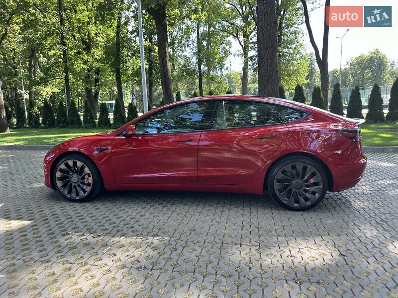 Tesla Model 3 (2022)