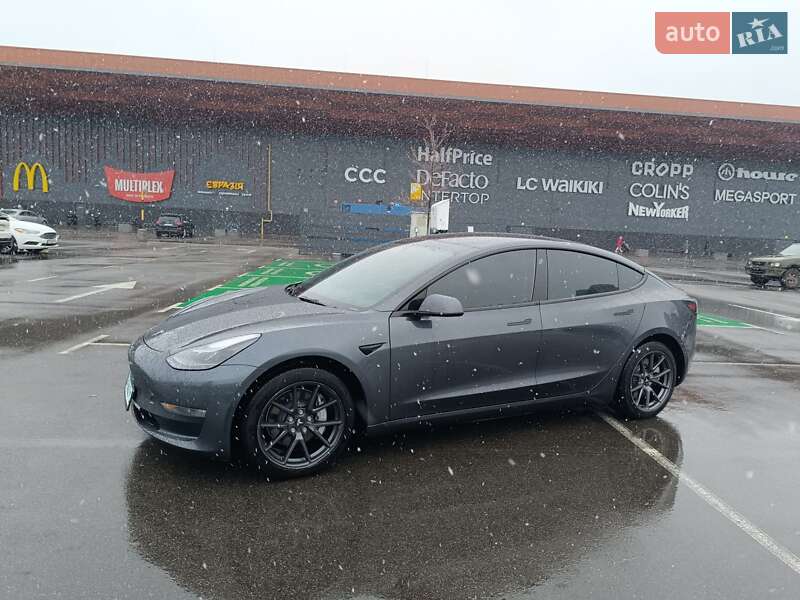 Tesla Model 3 (2022)
