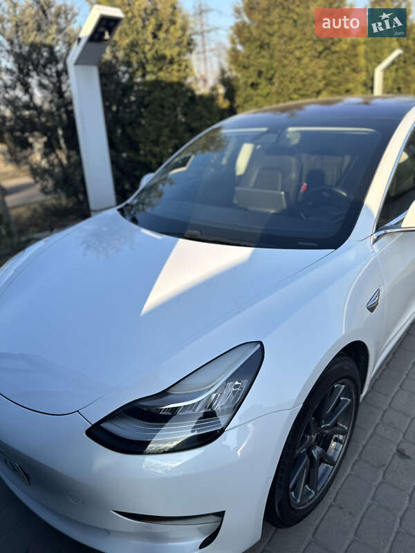 Tesla Model 3 (2018)