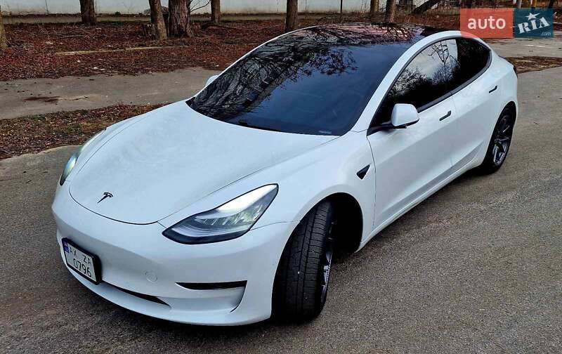Tesla Model 3 (2018)