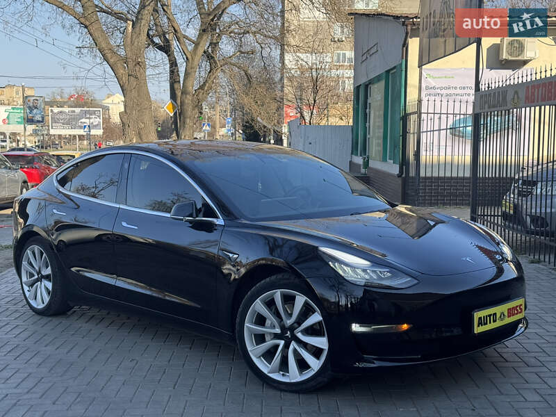 Tesla Model 3 (2019)