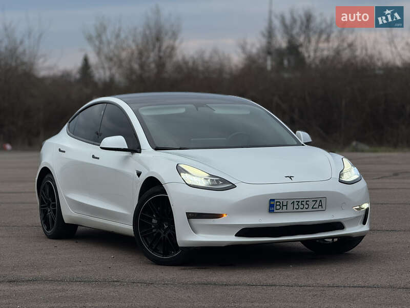 Tesla Model 3 (2019)