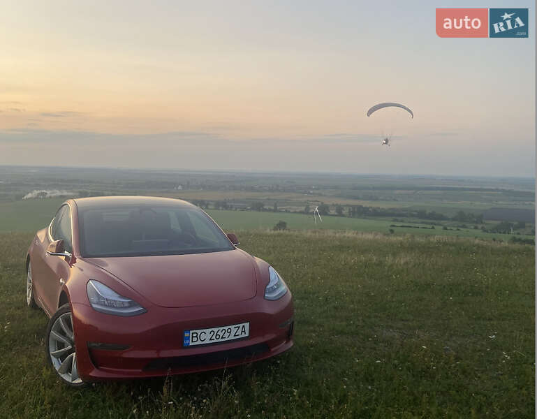 Tesla Model 3 (2019)