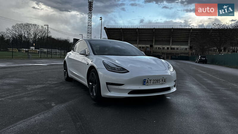 Tesla Model 3 (2019)