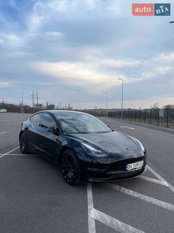 Tesla Model 3 (2022)