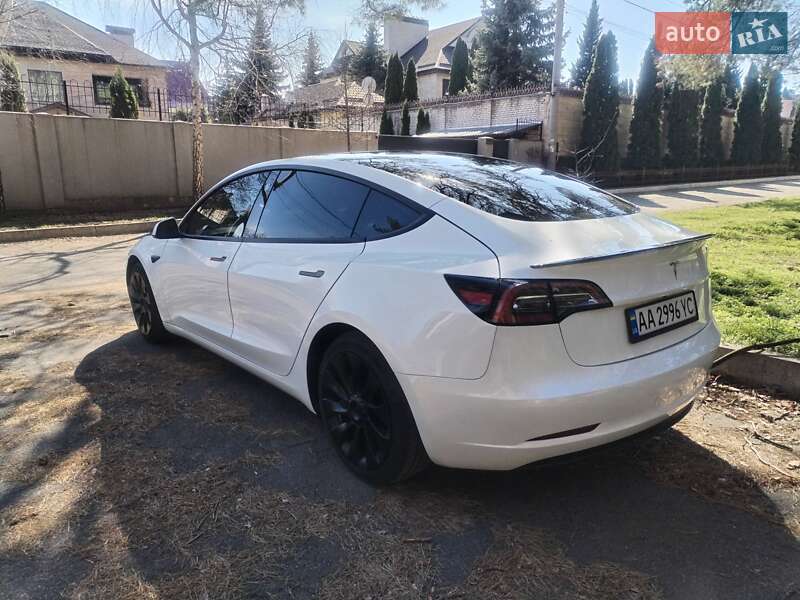 Tesla Model 3 (2023)