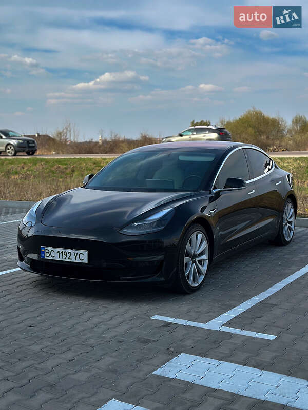 Tesla Model 3 (2018)