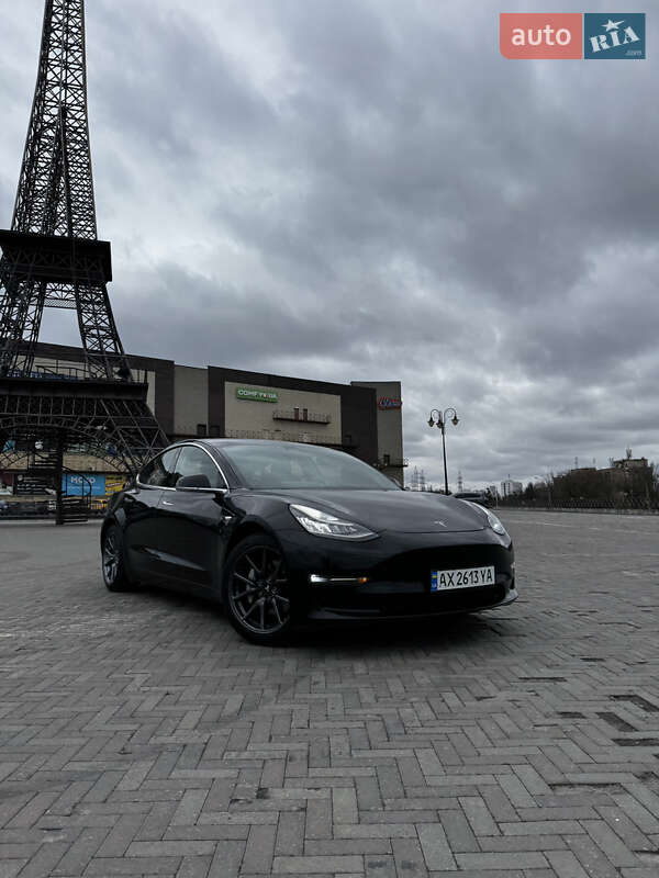 Tesla Model 3 (2019)