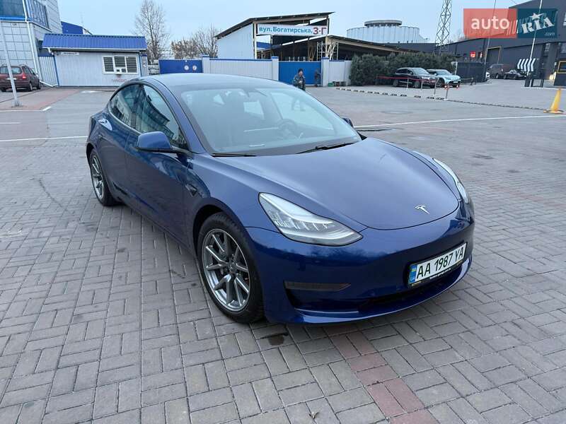 Tesla Model 3 (2019)
