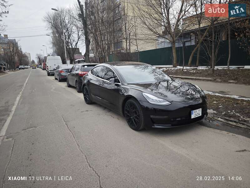 Tesla Model 3 (2018)