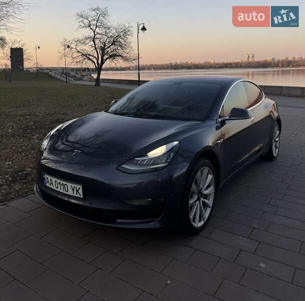Tesla Model 3 (2018)