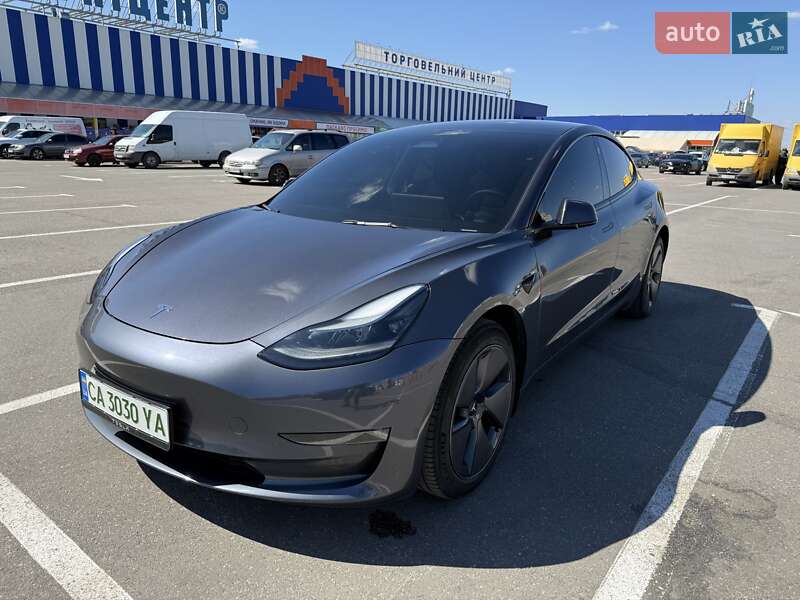 Tesla Model 3 (2023)