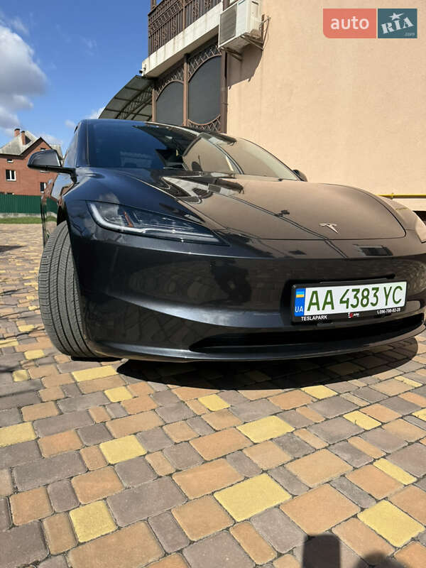 Tesla Model 3 (2024)