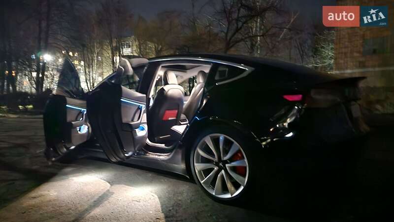 Tesla Model 3 (2019)