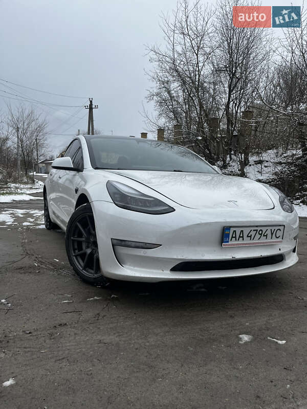 Tesla Model 3 (2021)