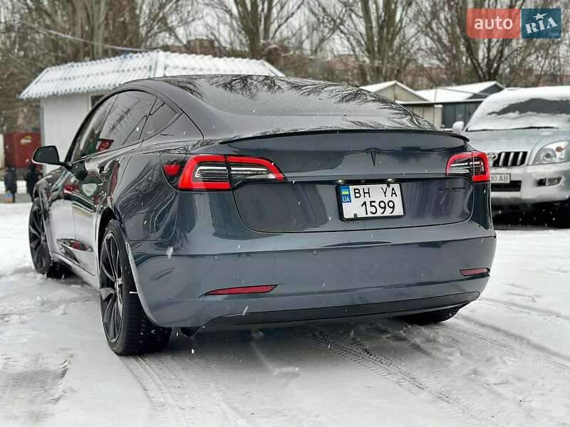 Tesla Model 3 (2019)