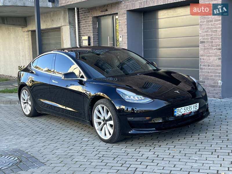 Tesla Model 3 (2019)