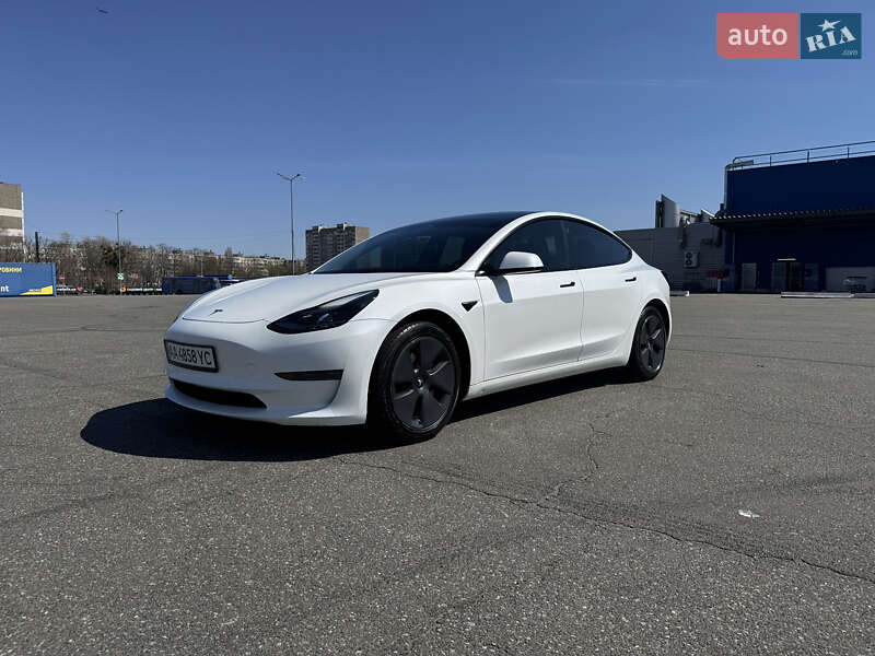 Tesla Model 3 (2022)