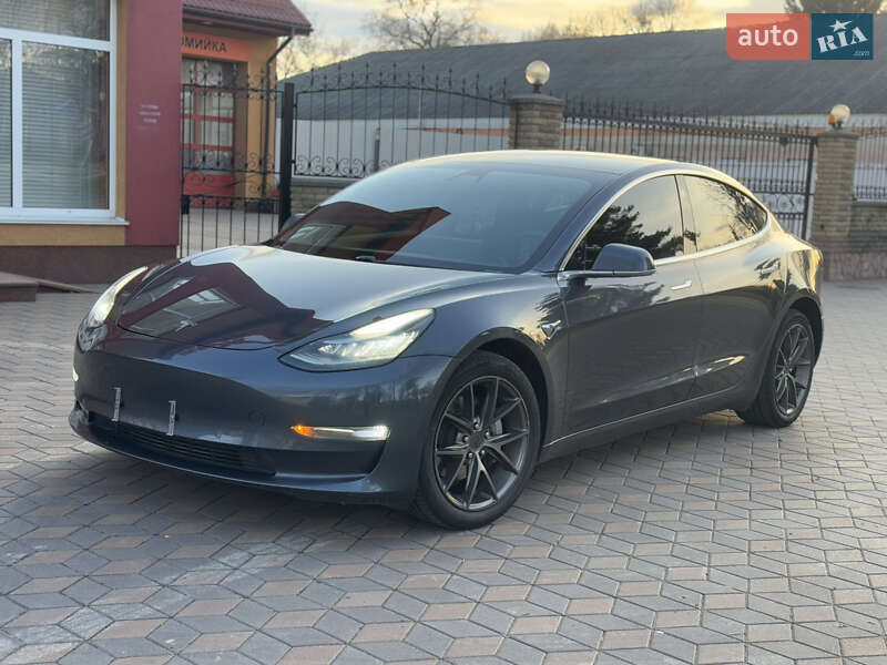 Tesla Model 3 (2020)