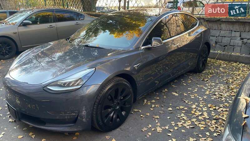 Tesla Model 3 (2020)
