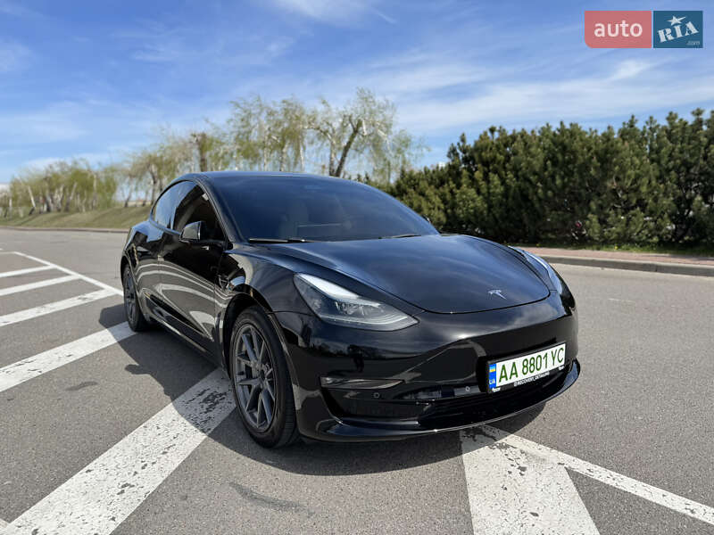 Tesla Model 3 (2022)