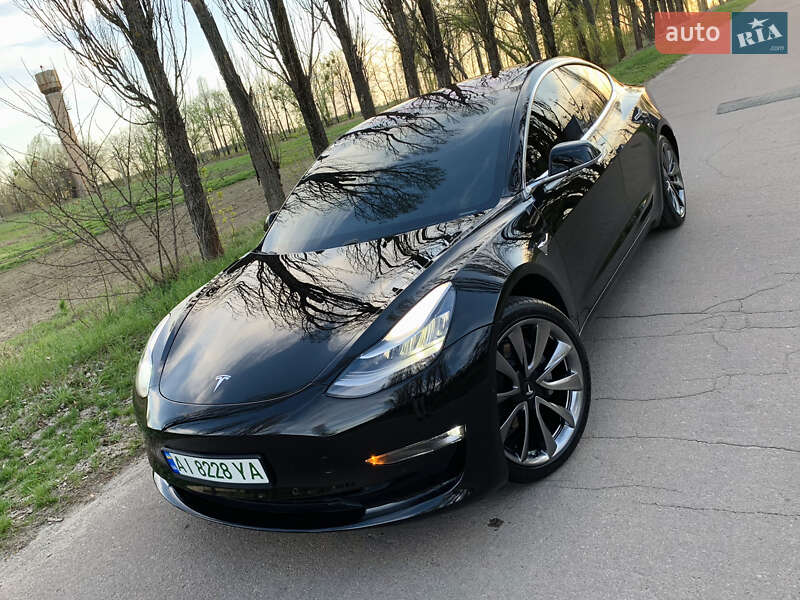 Tesla Model 3 (2019)