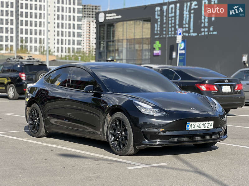 Tesla Model 3 (2019)