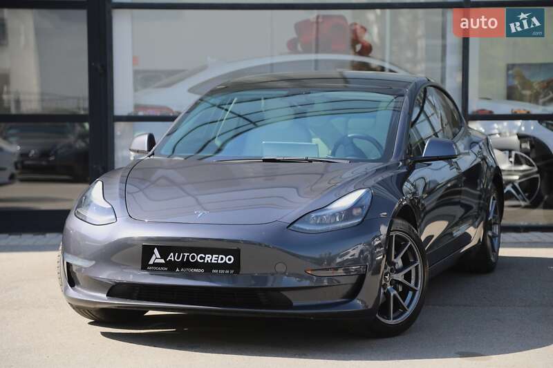 Tesla Model 3 (2021)