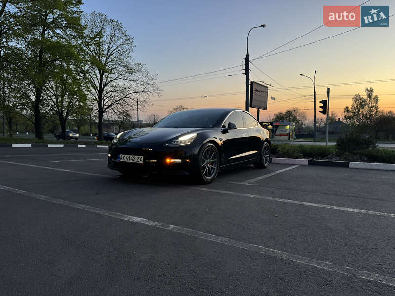 Tesla Model 3 (2018)