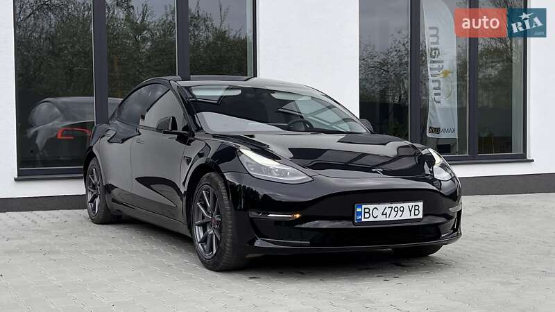 Tesla Model 3 (2021)